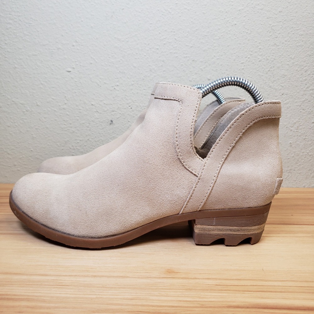 Sorel Lolla Cutout Suede Ankle Booties Tan Fall Capsule Wardrobe Minimalist 9.5